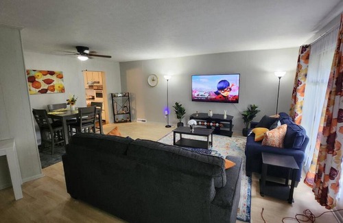 Euclid House | Stylish 3bd Getaway @Euclid - Pet and Child Friendly