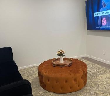 Sage Hill House | Elegant One Bedroom Suite - Child Friendly & Guest Rated 9.3