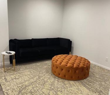 Sage Hill House | Elegant One Bedroom Suite - Child Friendly & Guest Rated 9.3
