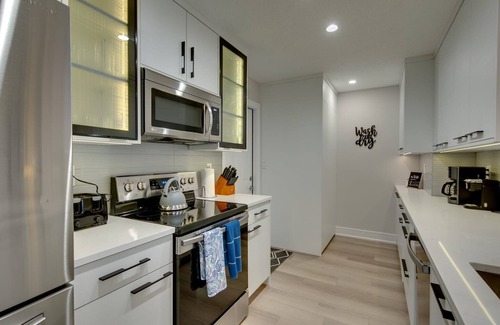 Ridge Wood Heights House | Beautiful Pool Home Steps from Siesta Key Beach - 10/10 Rated
