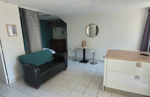 Surzur Apartment | Tastefully renovated studio near the sea