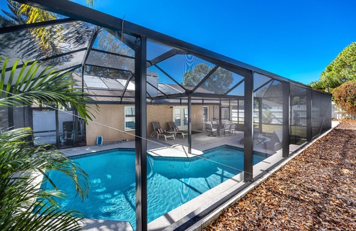 Palm Harbor House | Updated Comfort with Heated Pool, 10 Min to Beach!
