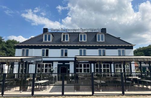 Hoogerheide Hotel | Inviting Stay at Tasty World with Breakfast and Accessibility