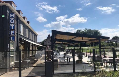 Hoogerheide Hotel | Inviting Stay at Tasty World with Breakfast and Accessibility