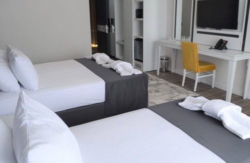 Caldıran Hotel | Explore Tatilium Termal Hotel with Pool & Hot Tub Access