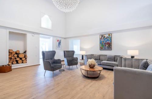 Kifisia Villa | Discover Tatoi Estate with Pool and Oceanfront Views