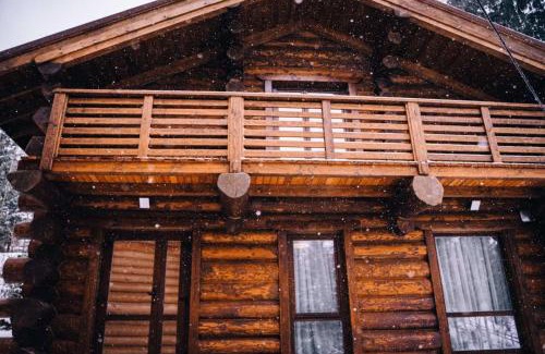 Yablunytsya Apartment | Guest Favorite: Tatova Hata - Pet and Child Friendly Stay