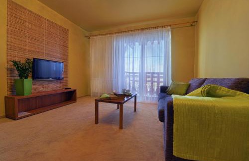 Velka Lomnica Hotel | Discover Tatragolf Mountain Resort: Pet-Friendly Retreat