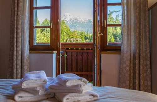 Velky Slavkov Apartment | Pet-Friendly Getaway: TatryHome with 9.6/10 Rating