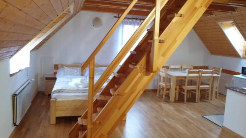 Velky Slavkov Apartment | Pet-Friendly Getaway: TatryHome with 9.6/10 Rating