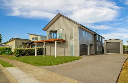 Whitianga House | Explore Tattletails Rest - Family-Friendly Whitianga Getaway
