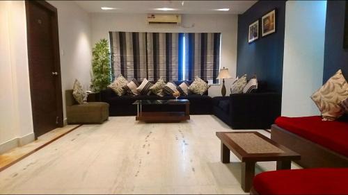 Kolkata Hotel | Discover Tatvam Residency: Family-Friendly with Pool & Breakfast