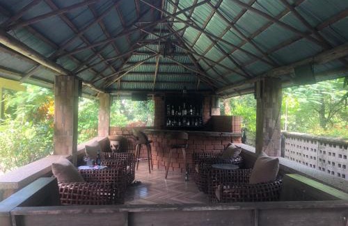 Ukonga House | Cozy Tatys Homestay: Family-Friendly with Breakfast & Kitchen