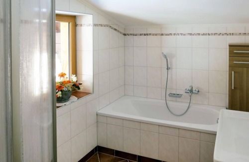 Bramberg am Wildkogel Apartment | Discover Tauernblick: Guest Rated 9.8 with Lake View Spa