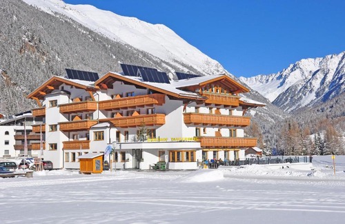 Niederthai Hotel | Discover Tauferberg: Pet-Friendly Retreat with Hot Tub