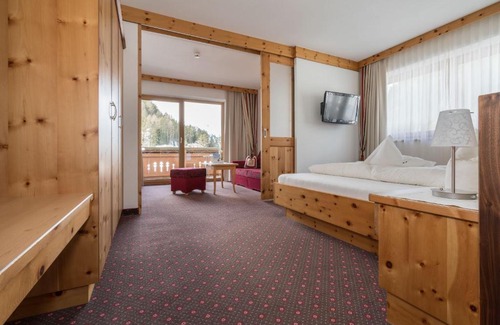 Niederthai Hotel | Discover Tauferberg: Pet-Friendly Retreat with Hot Tub