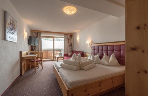 Niederthai Hotel | Discover Tauferberg: Pet-Friendly Retreat with Hot Tub