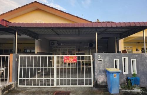 Kampung Rawa House | Budget-Friendly Stay at Taufiq 34 KLIA Sepang with Wi-Fi