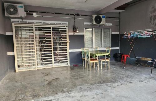 Kampung Rawa House | Budget-Friendly Stay at Taufiq 34 KLIA Sepang with Wi-Fi