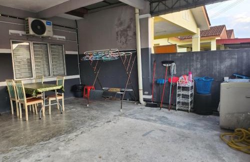 Kampung Rawa House | Budget-Friendly Stay at Taufiq 34 KLIA Sepang with Wi-Fi