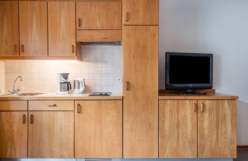 Parcines Apartment | Scenic Taufner Apartment B 102 with Garden & Mountain View