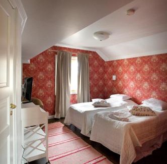 Toivakka Hotel | Pet-Friendly Taulun Kartano with Oceanfront Spa & Beach Access