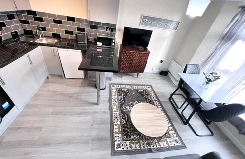 Taunton Apartment | Family-Friendly Taunton Flats with Kitchen Amenities