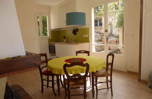 Tautavel House | Discover Tautavel: Inviting Home with Garden and Ocean Views