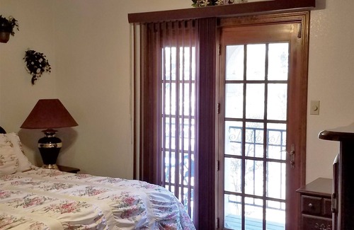Boles Acres Hotel | Relax at Tavares Inn: Guest Rated 9.8 with Pool & Spa