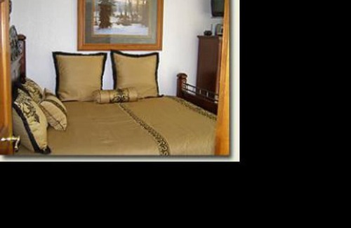 Boles Acres Hotel | Relax at Tavares Inn: Guest Rated 9.8 with Pool & Spa