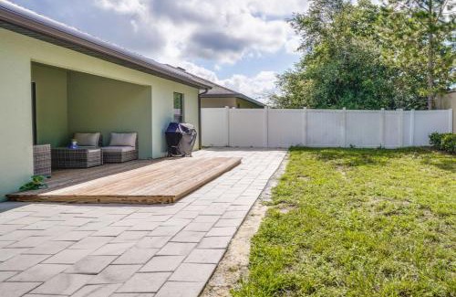 Tavares House | Pet-Friendly Tavares Retreat with Private Yard & Patio