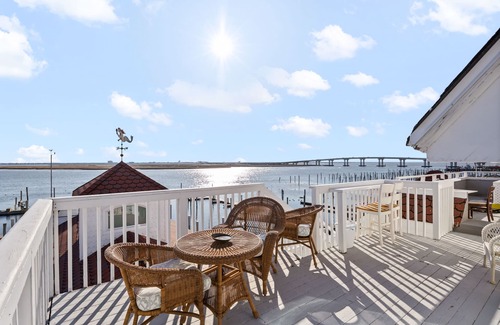 Somers Point House | Discover Nucky Johnson Suite at Tavern on the Bay Resort