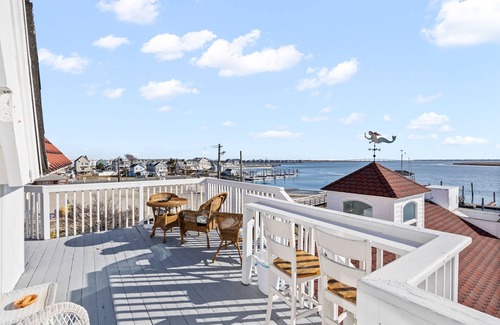 Somers Point Apartment | Experience Al Capone Suite at Tavern On The Bay Resort