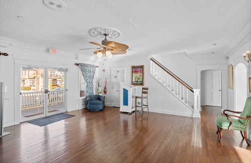 Somers Point Apartment | Experience Al Capone Suite at Tavern On The Bay Resort