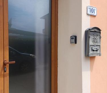 Fucecchio Apartment | Rustic Charm in Tuscany with Family-Friendly Amenities