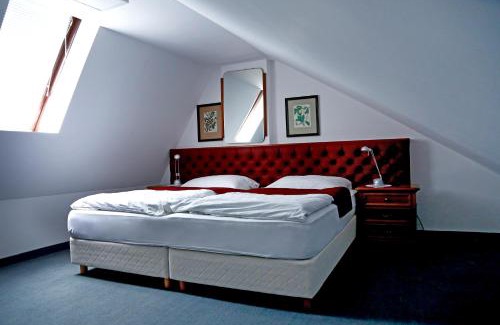Ormoz House | Pet-Friendly Retreat at Taverna & Wine Jeruzalem