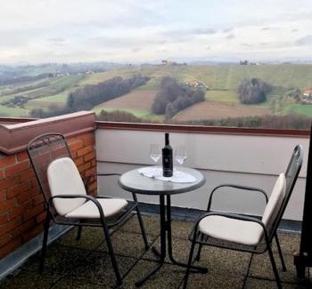 Ormoz House | Pet-Friendly Retreat at Taverna & Wine Jeruzalem