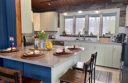 Alburg House | Top-Rated Tavi Haz: Oceanfront Retreat at Macomber Point