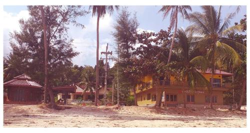 Saphli Hotel | Beachfront Bliss at Tawan Resort - Family Friendly Retreat