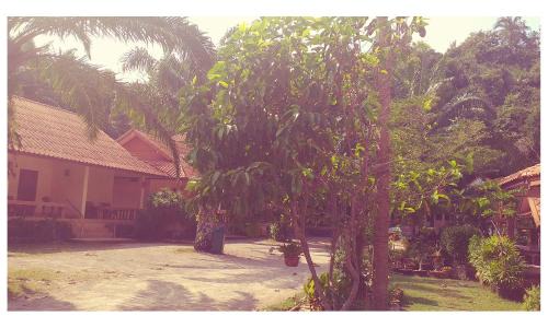 Saphli Hotel | Beachfront Bliss at Tawan Resort - Family Friendly Retreat
