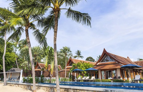 Lipa Noi House | Relax at Tawantok Beach Villas with Ocean Views & Pool