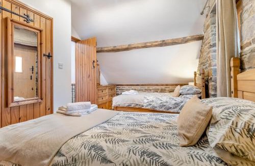 Cutthorpe House | Discover Tawny Owl Barn: Pet-Friendly Retreat with Hot Tub