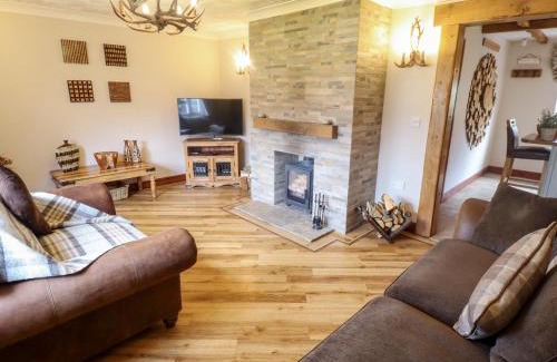 North Somercotes House | Discover Tawny Owl Cottage: Pet-Friendly 4-Star Retreat