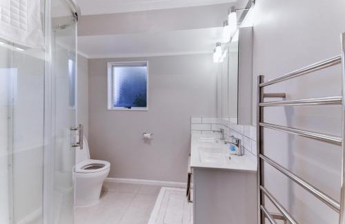 Mount Maunganui House | Beachfront Bliss at Tay St - Top-Rated Family Getaway