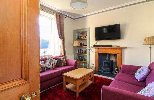 Killin House | Pet-Friendly 4-Star Tayview with Exceptional Guest Ratings