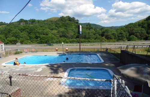 North Tazewell Hotel | Budget-Friendly Tazewell Motel with Pet-Friendly Amenities