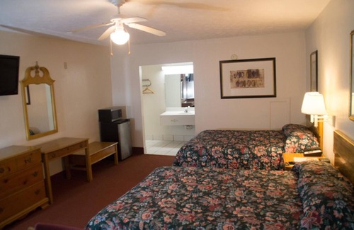 Tazewell Hotel | Budget-Friendly Tazewell Motor Lodge with Family Amenities