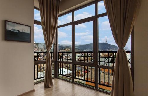 Avlabari Apartment | Prime Location Apartment in Old Tbilisi - Pet Friendly Stay
