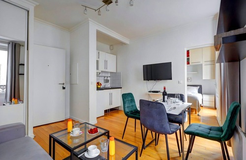 Quartier Saint-Georges Apartment | TBS 236 - Charming apartment in Paris