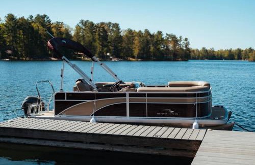 Mayfield House | TC Lake Stay-Pontoon & SUP Rentals - Sleeps 4!
